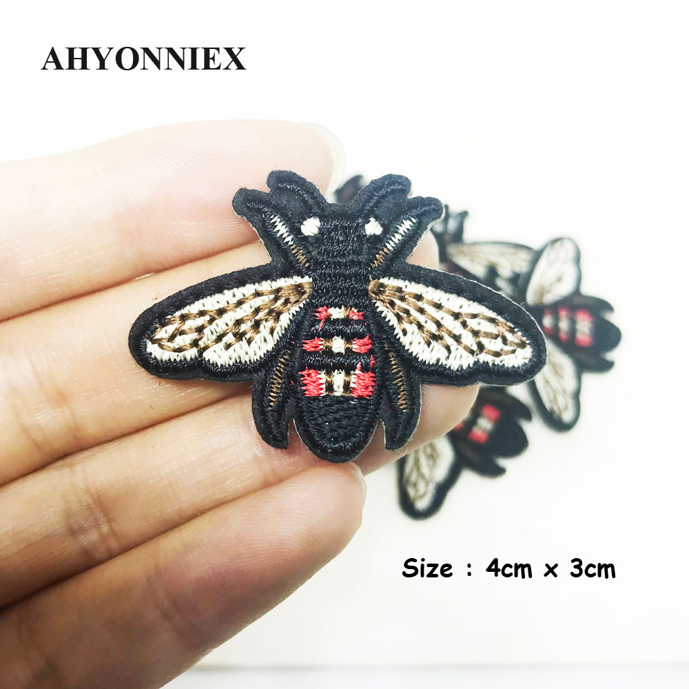 10pcs/lot Small Yellow Bee Pat - đánh giá và giá Streetwear Brand Stickers