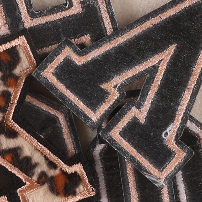 Carnival Leopard Print Letters - đánh giá và giá Streetwear Brand Stickers